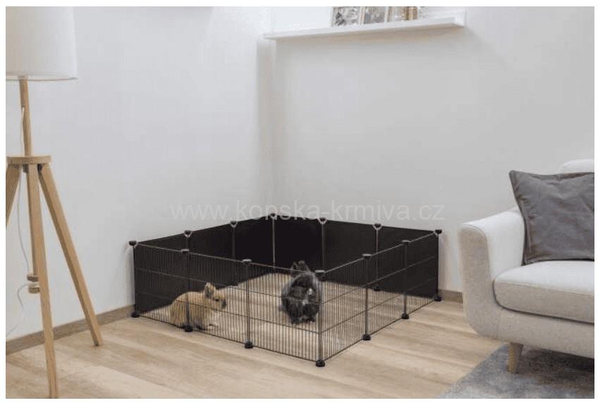 Ohrádka - kovové mřížové stěny